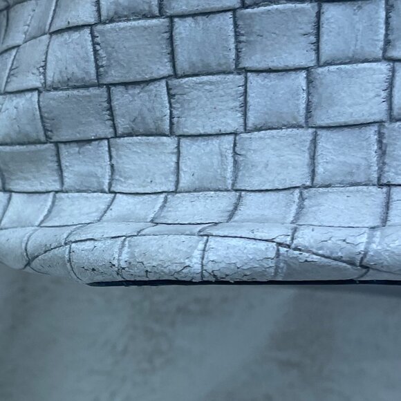 Beautiful, Sophisticated Black/Cream 2-toned Leather Woven Textured Purse by Kem - Picture 13 of 14
